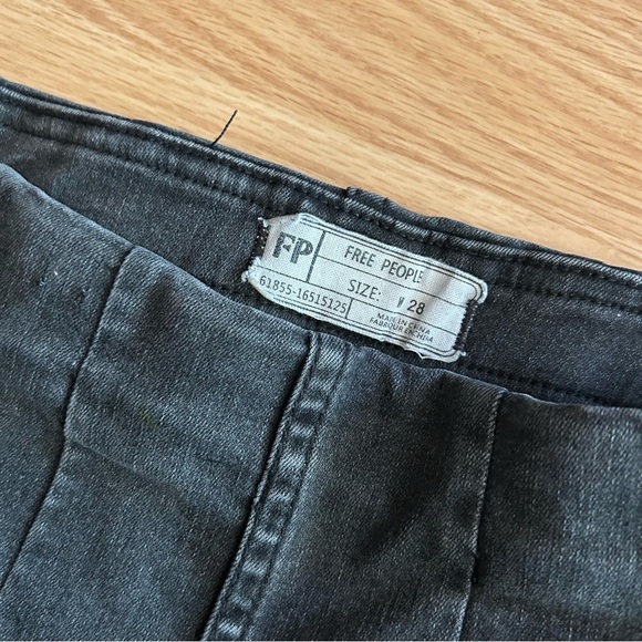 Free People Dark Wash Penny Pull on Flare Jeans Size 28 - Picture 4 of 9